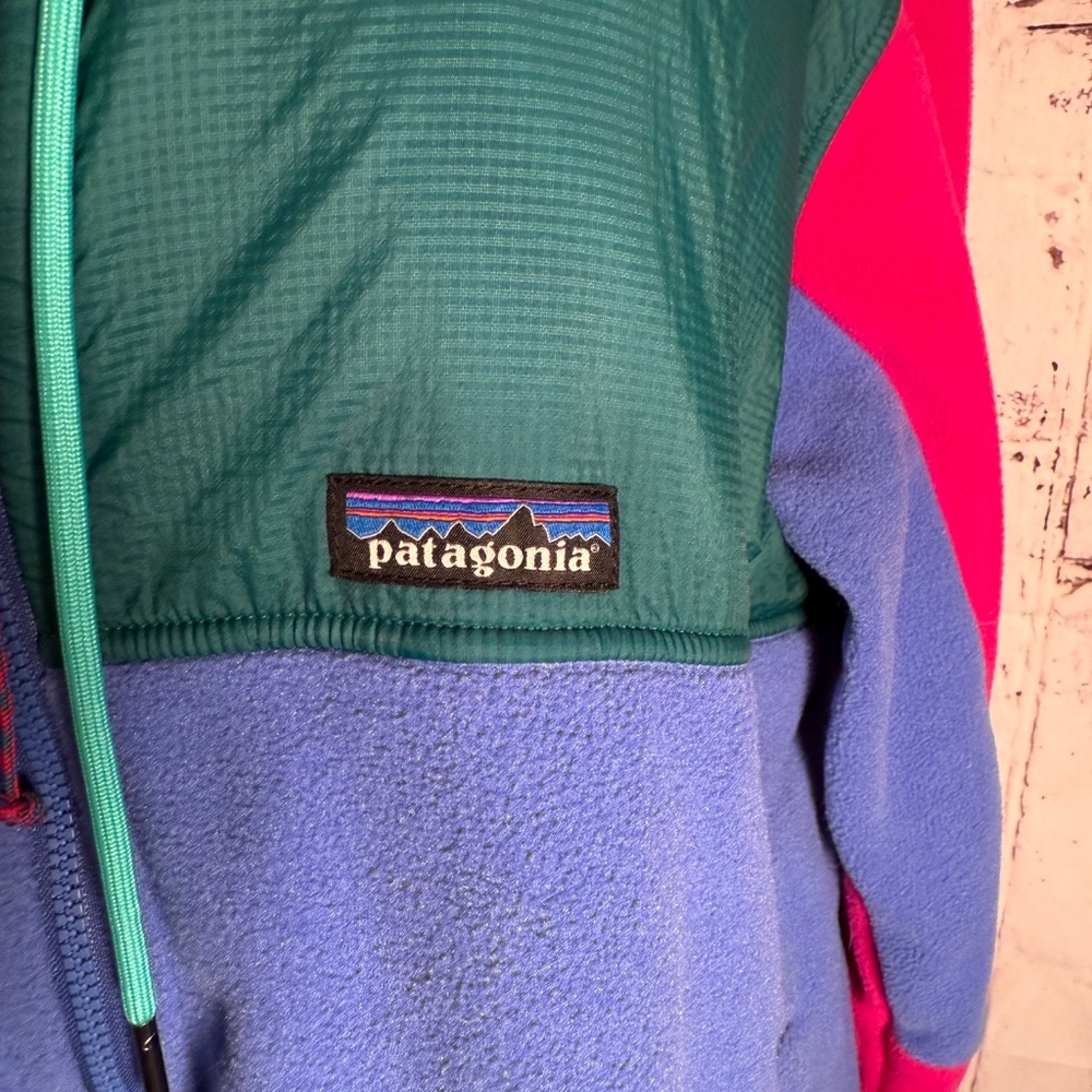 *NWOT* Patagonia Women's Full-Zip Microdini Hoody. Size XL. Multi color. - Picture 6 of 10